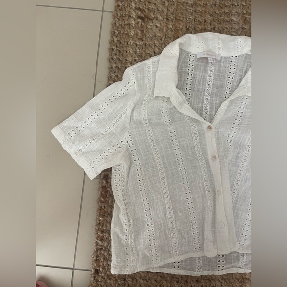 Cute white cover up top - Picture 6 of 6